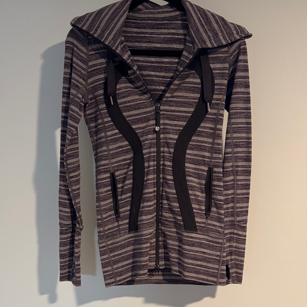 Lululemon Scuba full zip gray/blk strip size 2 hoodie